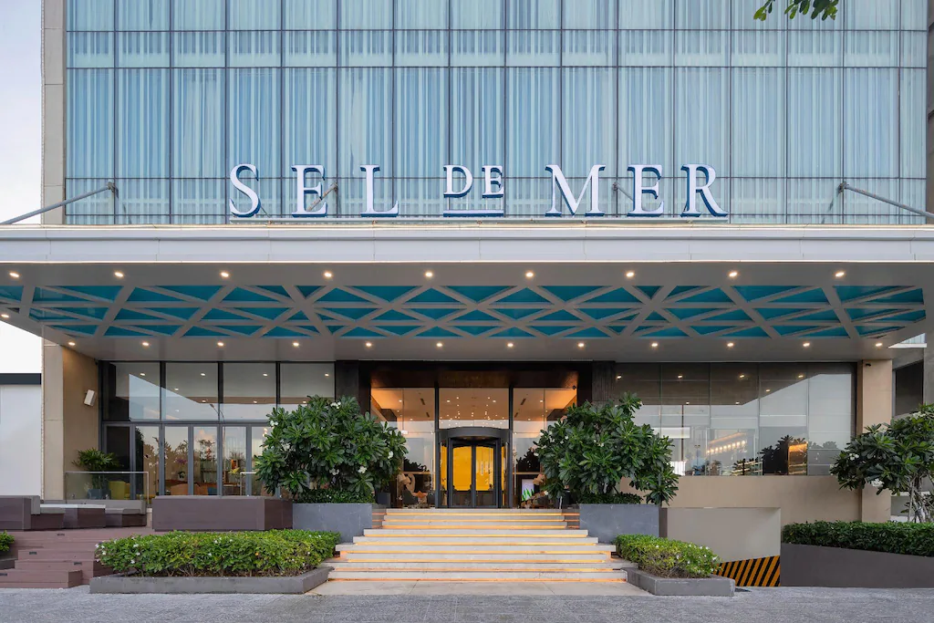 Beach vs city hotels Da Nang